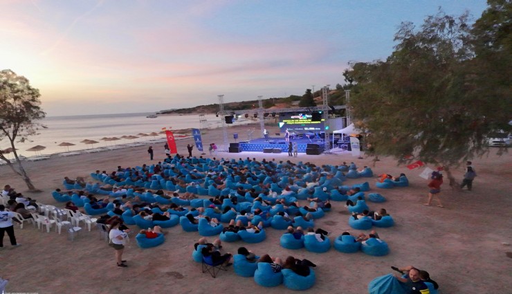 Gençler, kamp için Foça’da buluştu