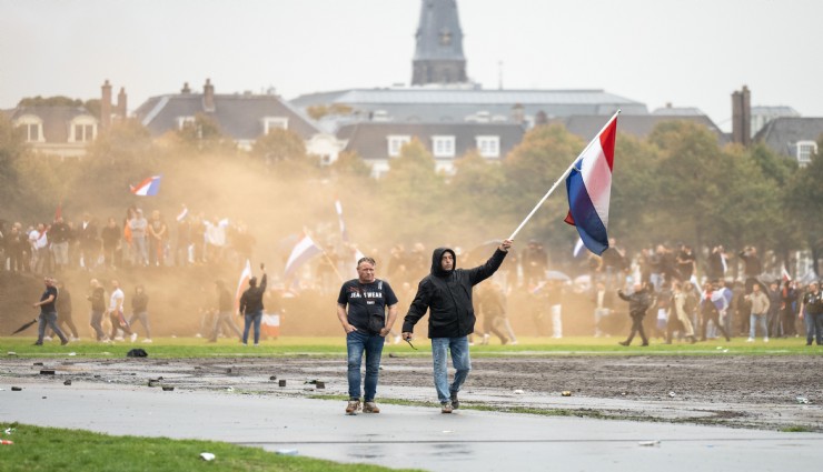Hollanda’da göçmenlik karşıtı gösterilerde protestocular polisle çatıştı