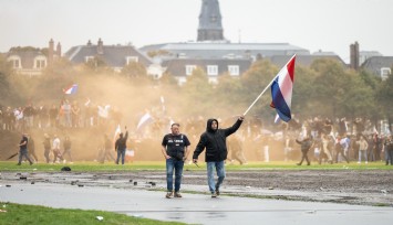 Hollanda’da göçmenlik karşıtı gösterilerde protestocular polisle çatıştı
