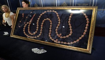 İstanbul’lu ustalardan 14 aylık emek: Kur’an sayfaları tespihe işlendi