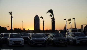 İzmir’de arabada film keyfi başladı