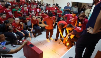 İzmir’de ateş savaşçıları öğrencilerle buluştu