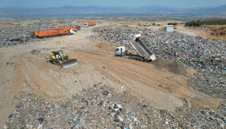 İzmir'de Jandarmadan suçüstü operasyonu: Meraya bile çöp döktüler