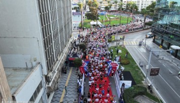 İzmir'de Uluslararası 9 Eylül İzmir Yarı Maratonu renkli görüntülere sahne oldu