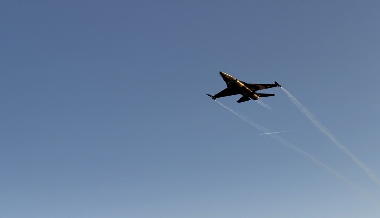 İzmir’in semaları kırmızı beyaz: Solo Türk ve Türk Yıldızları’ndan muhteşem gösteri