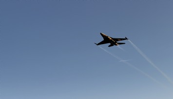 İzmir’in semaları kırmızı beyaz: Solo Türk ve Türk Yıldızları’ndan muhteşem gösteri