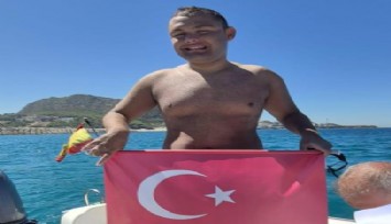 İzmirli Tuna, dünyada bir ilke imza attı: Cebelitarık Boğazı'nı geçen ilk otizmli maraton yüzücüsü oldu