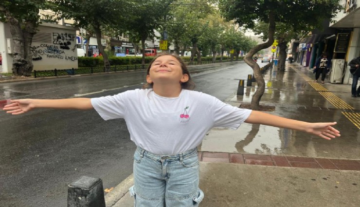 İzmirli yağmuru çok özlemiş