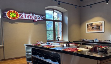 Kahve Dünyası’nın büyülü çikolatası İzmirlilerle buluştu