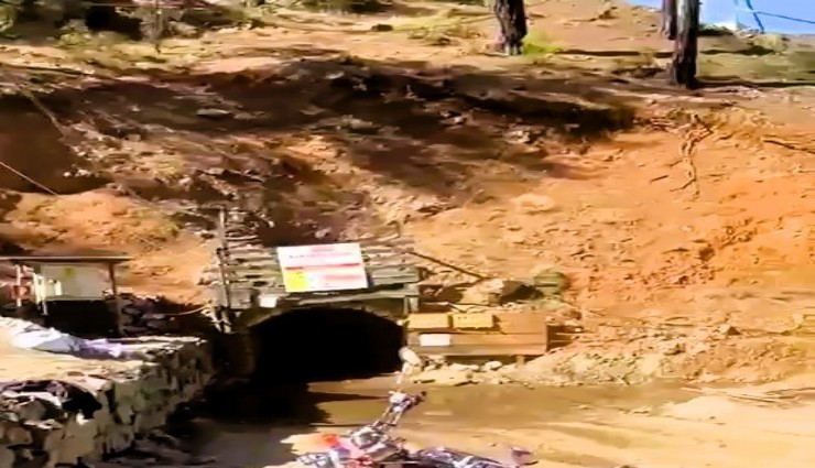 Krom madeninde meydana gelen göçükte 2 işçi mahsur kaldı