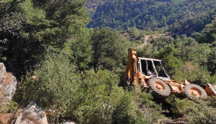 Manisa'da çurumdan yuvarlanan kepçenin operatörü yaşamını yitirdi