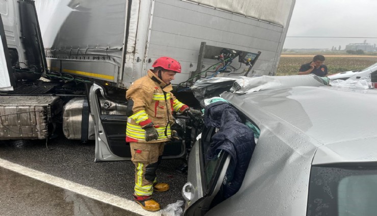 Manisa’da tır karşı şeride geçti, 5 araç zincirlendi: 1 can kaybı, 2 yaralı