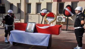 Manisa'da trafik kazasında  hayatını kaybeden polis memuru son yolculuğuna uğurlandı