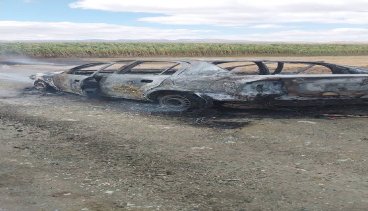 Otomobil yanarak kullanılamaz hale geldi