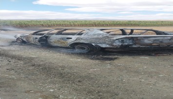 Otomobil yanarak kullanılamaz hale geldi