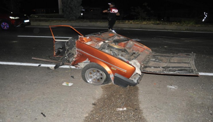 Salihli'de korkunç kaza: Otomobil ikiye bölündü, biri çocuk 5 can kaybı, 6 yaralı