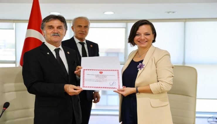TEMAD’dan Başkan Helil Kınay’a onursal üyelik beratı