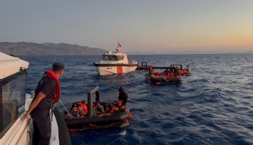 Yunanistan geri itti, Türk Sahil Güvenliği kurtardı: 4 can salında 74 düzensiz göçmen kurtarıldı