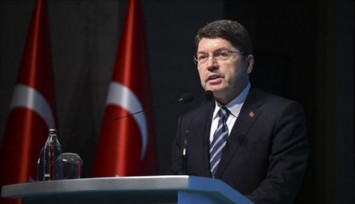 Adalet Bakanı Tunç: Türk bayrağının indirilmesiyle ilgili 14 kişi gözaltına alındı