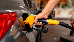 Benzin fiyatlarına zam geldi