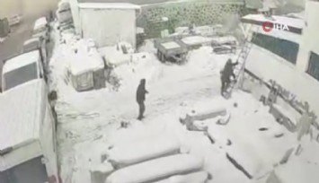 Erzurum’daki mobilya üretimi yapan iş yerinde çıkan yangın öncesi meydana gelen patlama güvenlik kamerasında