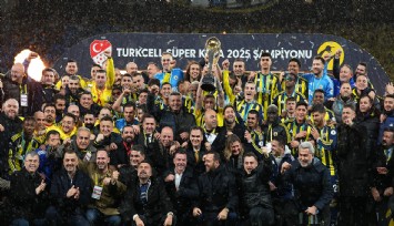 Fenerbahçe, kupayı kaldırdı: Galatasaray törene katılmadı