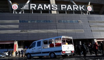 Gökmen Özdenak için stadyumda tören düzenlendi