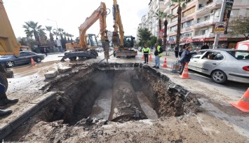 İnönü Caddesi'ndeki ana boru arızasına İZSU'dan hızlı müdahale
