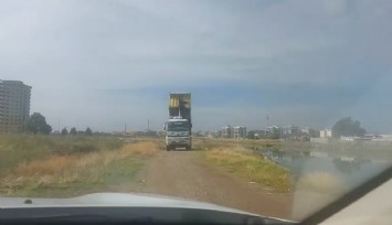 İzmir'de çevreyi kirletiyordu: Kaçak maloz döktü, polisin dur ihtarına uymadı, sicili kabarık çıktı