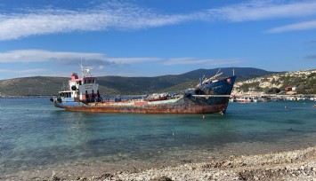 İzmir’de Demircili Sahili’ndeki hurda gemiye inceleme başlatıldı