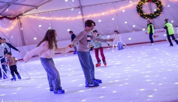 İzmir'de kışın keyfi buzda yaşanıyor
