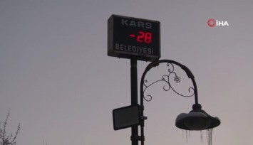 Kars dondu: Gece eksi 32, sabah eksi 28