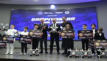 Motosikletin şampiyonları kupalarına İzmir'de kavuştu