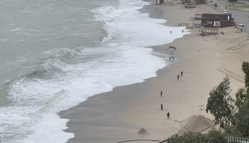 Ölüdeniz’de selin izleri: Deniz suyu kahverengiye döndü