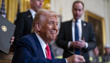 Trump'tan 'Grönland' tehdidi! ABD ekonomik savaş ilan etti