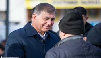 zmir’de emekli yurttaşın imdadına Büyükşehir yetişiyor