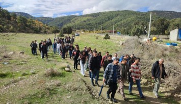 200 öğrenci 850 yıllık sırrı çözmek için savaş alanında ders işledi