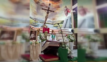 Ayin sırasında üzerine haç düşen rahip hayatını kaybetti