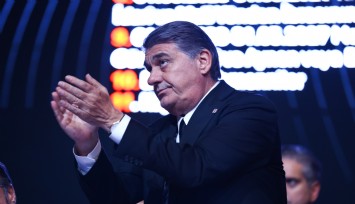 Beşiktaş Genel Kurulu’nda Serdal Adalı yönetimine oy çokluğuyla ibra