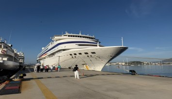 Bodrum’a üç kruvaziyer gemisi birden yanaştı