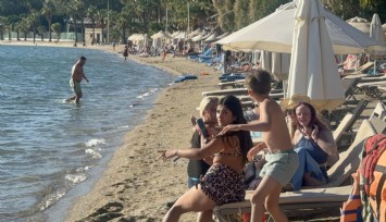 Bodrum’da yaz bitmedi: Turistler ekim sonunda denizin keyfini çıkardı