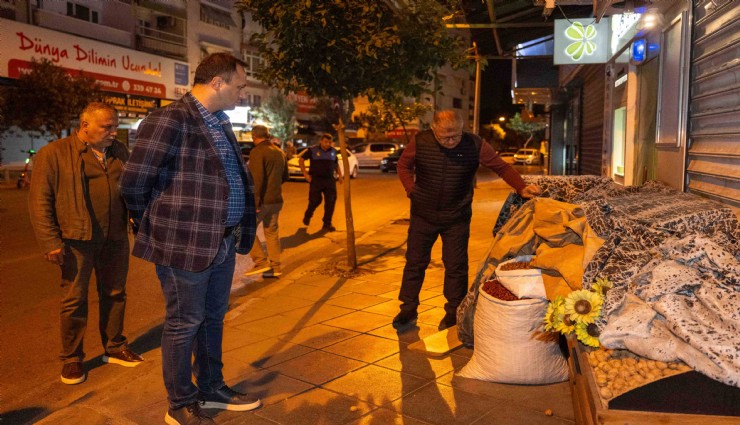 Bornova’da kaldırımlar için gece mesaisi: Başkan Eşki denetime katıldı