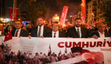 Buca’da Cumhuriyet coşkusu sokaklara taştı