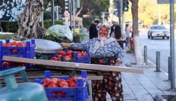 Buca’da kadın emeği tezgaha taşınıyor: Mesude Teyze’den örnek mücadele