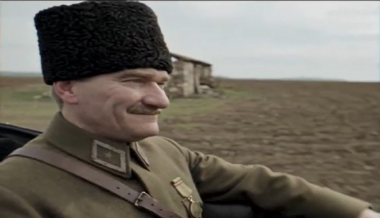 Büyük Önder Atatürk’ün İzmir’e gelişi yapay zekayla canlandırıldı