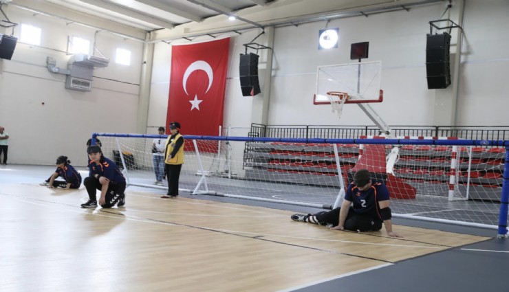 Çiğli’de görme engelli gençler goalball turnuvasında buluştu