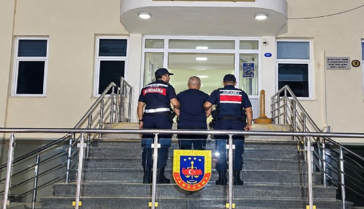 Dikili’de 27 yıl 7 ay hapis cezasıyla aranan şahıs yakalandı