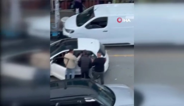 Dövüş antrenörü olduğunu söyleyen kadın sürücüye yumruk attı