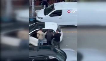 Dövüş antrenörü olduğunu söyleyen kadın sürücüye yumruk attı