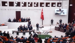 Erdoğan kürsüye çıktı, Özel ve YENİ Partili vekiller Genel Kurul’dan ayrıldı